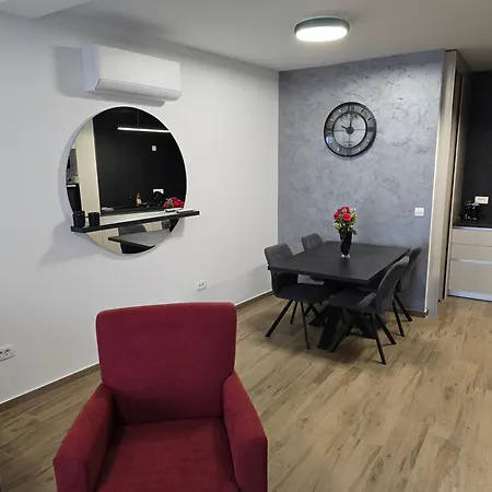 Apartman Fisbah II 2 Self Check-In, Free Private Parking Osijek Exterior photo