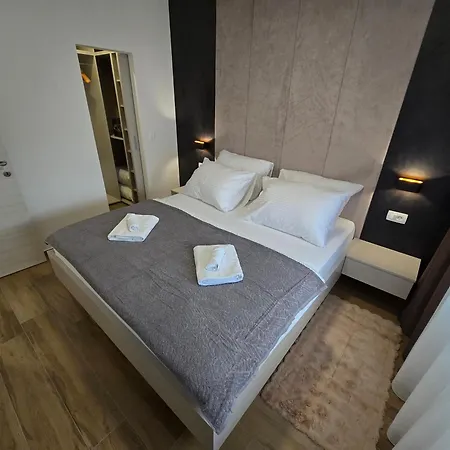 Apartman Fisbah II 2 Self Check-In, Free Private Parking Osijek Exterior photo