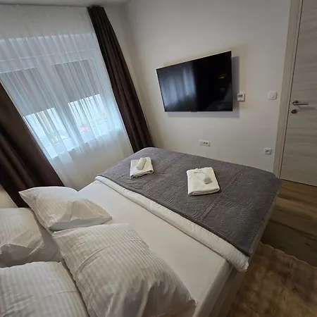 Apartman Fisbah II 2 Self Check-In, Free Private Parking Osijek Exterior photo